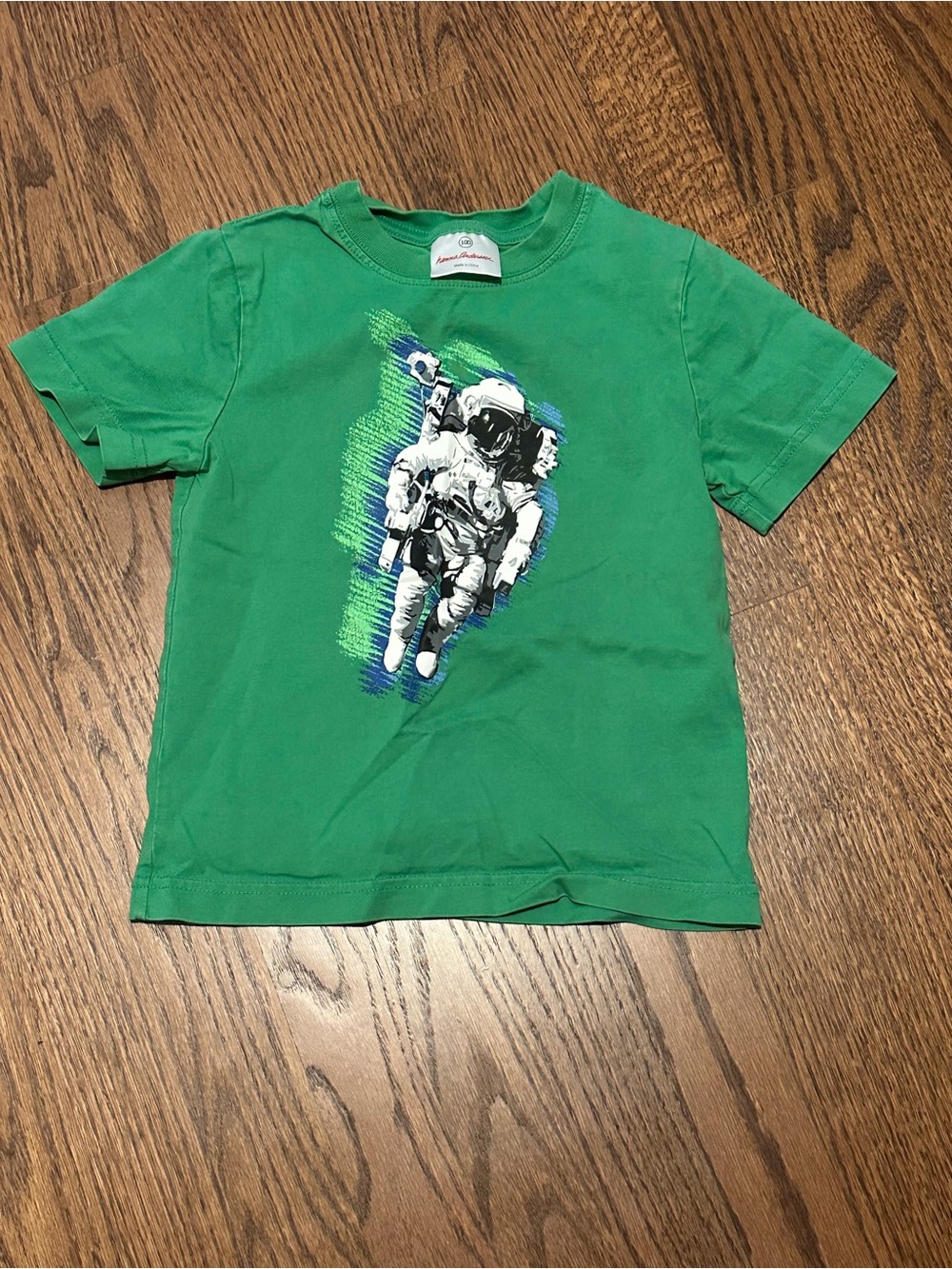 Hanna Andersson Green Tee with Astronaut Graphic Size 110 or 5T